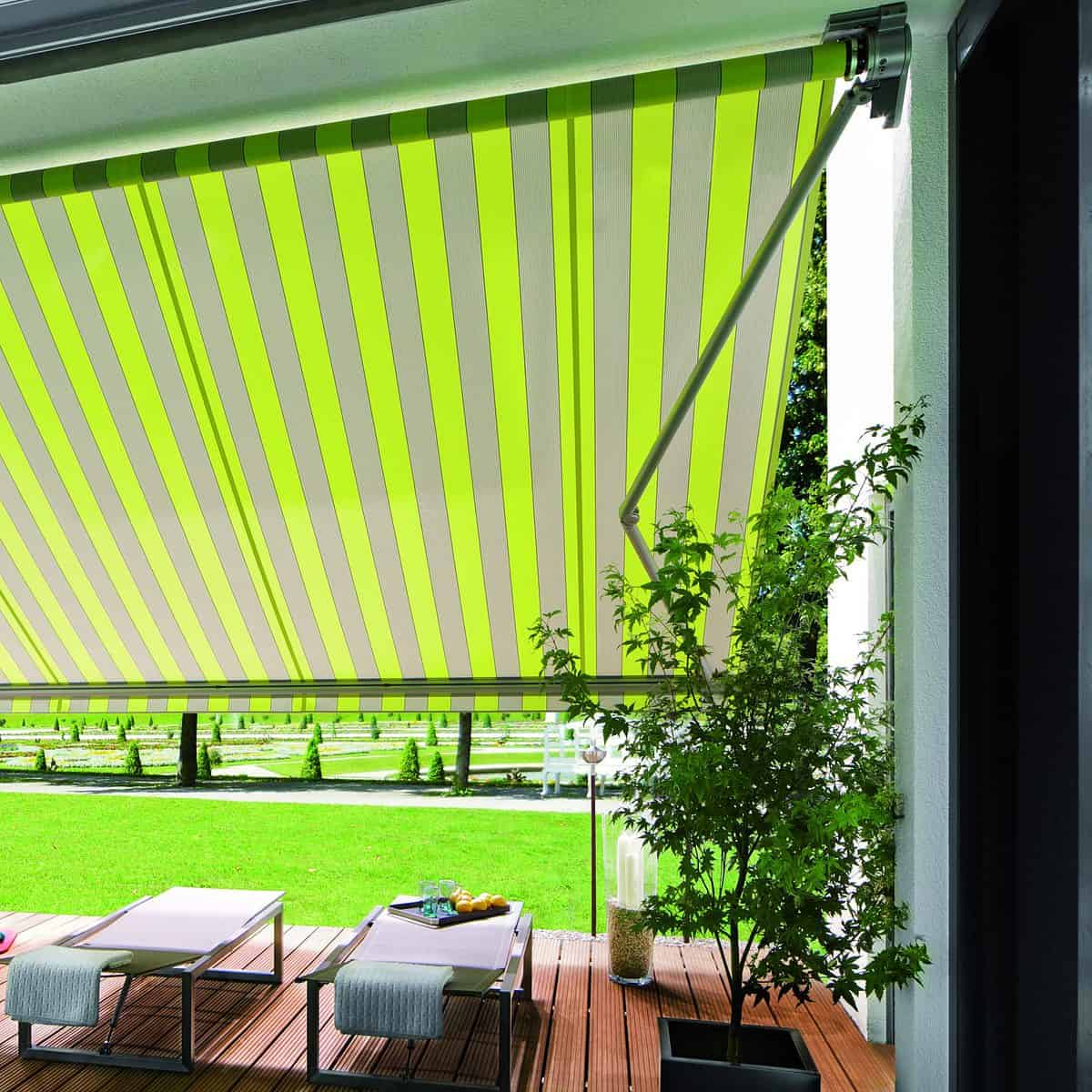 markilux 930 cassette awning in green stripes