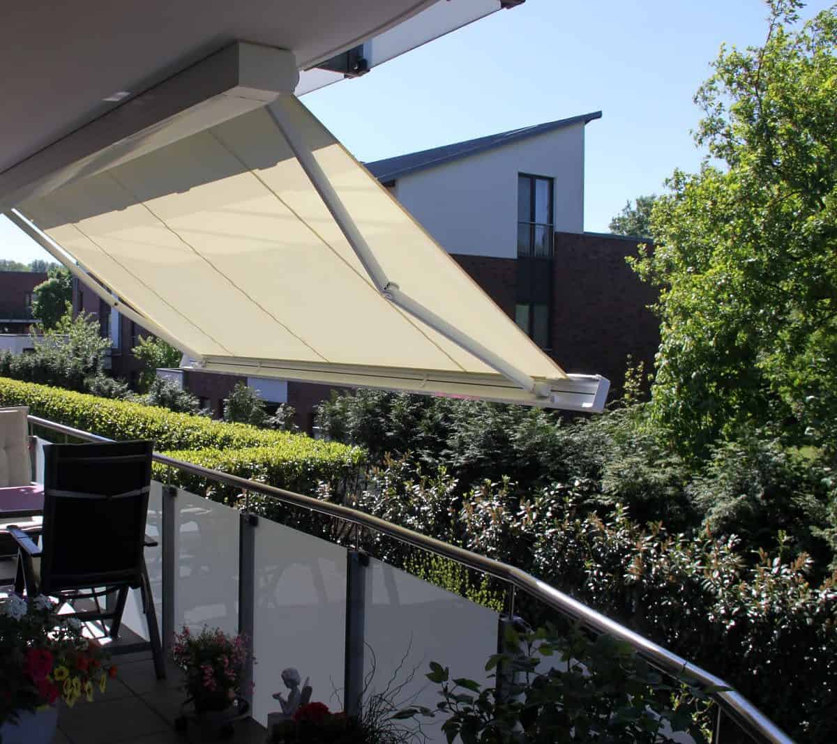 markilux 970 positioned on a balcony