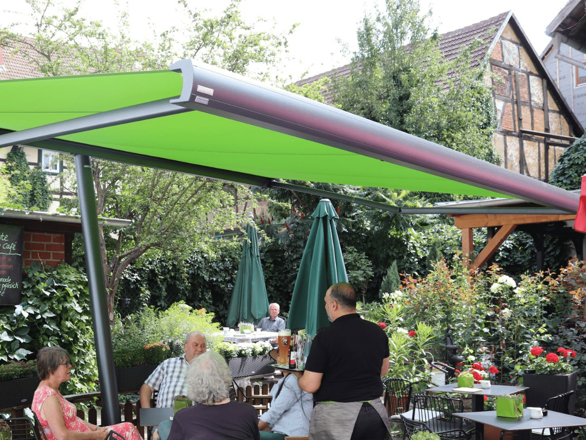 markilux planet freestanding canopy shielding customers at a cafe