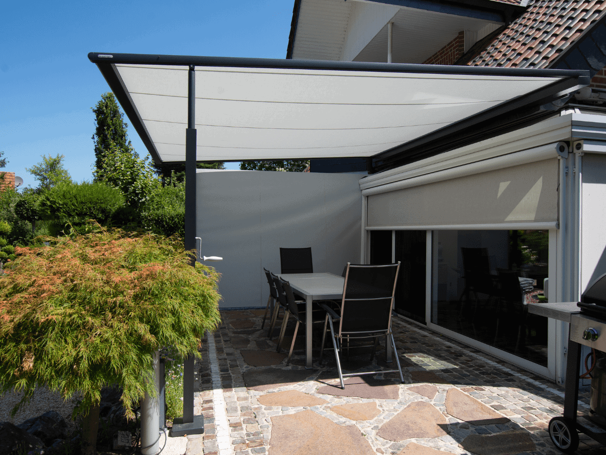 markilux pergola compact with telescopic posts that can change the ptich of the pergola