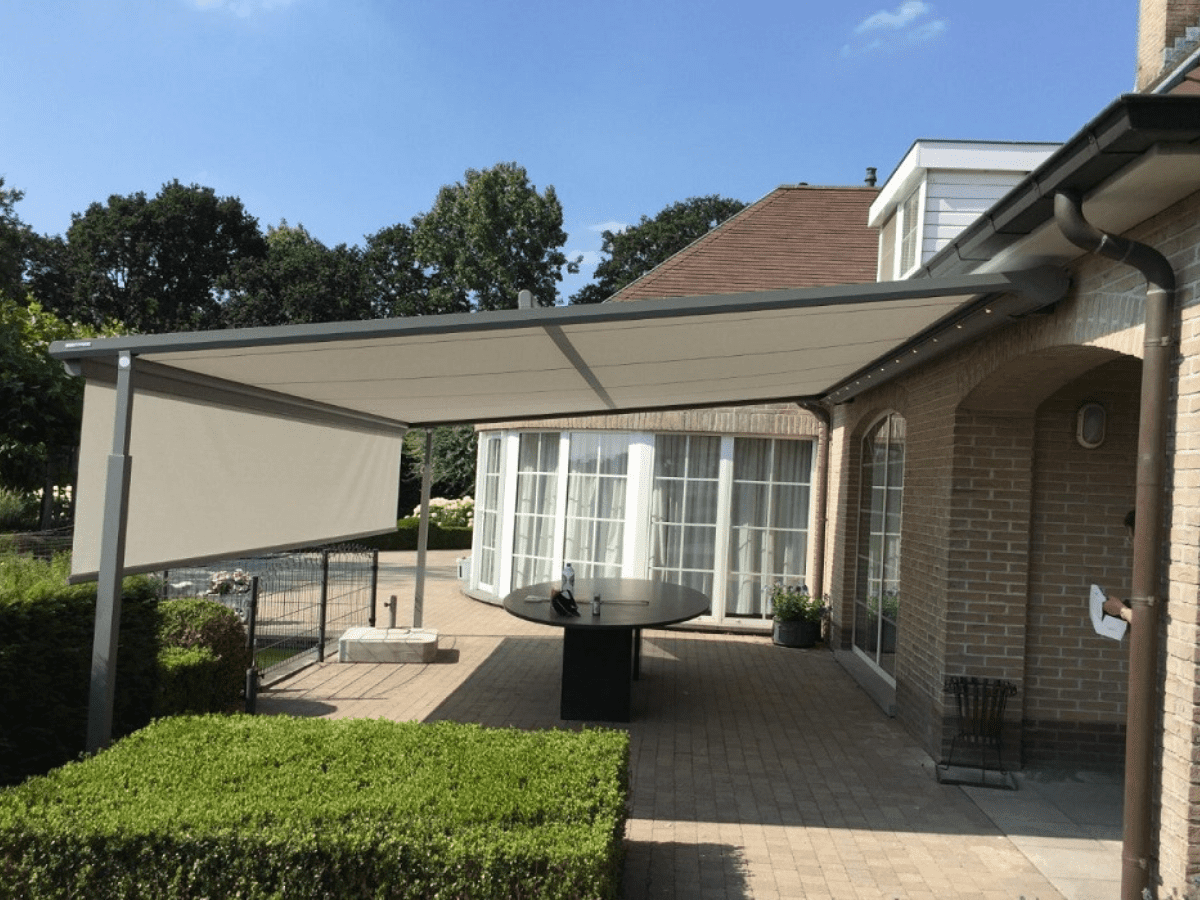 weinor Plaza Viva pergola awning with valance attached to the back of the house