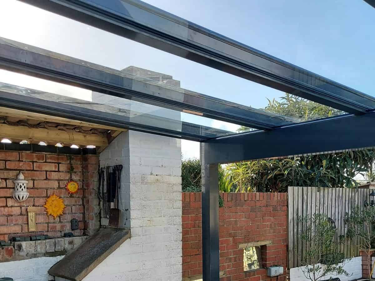 weinor Terrazza Sempra Plus glass roof, used to shelter the outdoor dining area