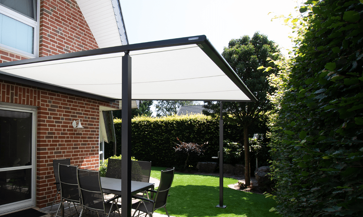 markilux pergola compact, wall mounted to side of house