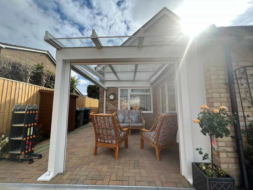 The Weinor Terrazza Sempra Plus glass roof installed to the side of a house in Oxfordshire offers both functional and aesthetic benefits, creating a stunning and versatile outdoor living space to be enjoyed by all.