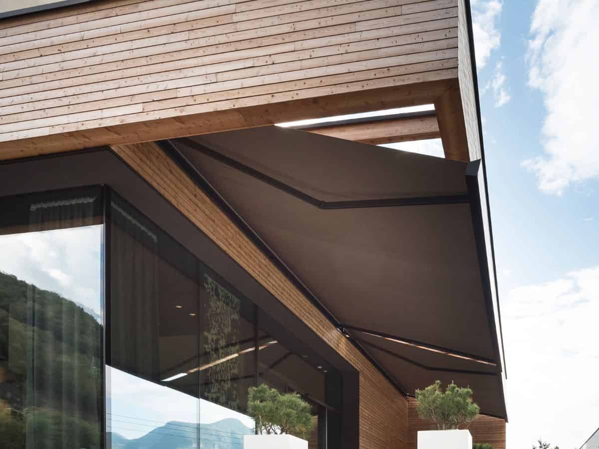 KE Qubica Plumb retractable canopy, ideal as an underawning