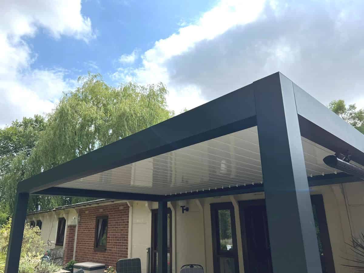 seesky bio pergola fitted in Bucksinghamshire, showing the gloss slats when shut, creating a really sophisticated ceiling