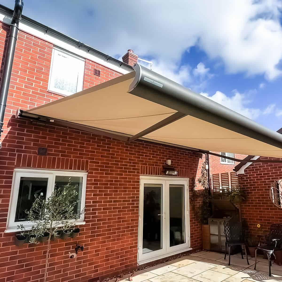 Retractable awning by Weinor
