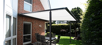 The Markilux Pergola Compact is a beautiful combination of graceful design and advanced technology, bringing the classic pergola shape into the modern age. This pergola awning is the perfect solution for those who desire both form and function in their outdoor space.