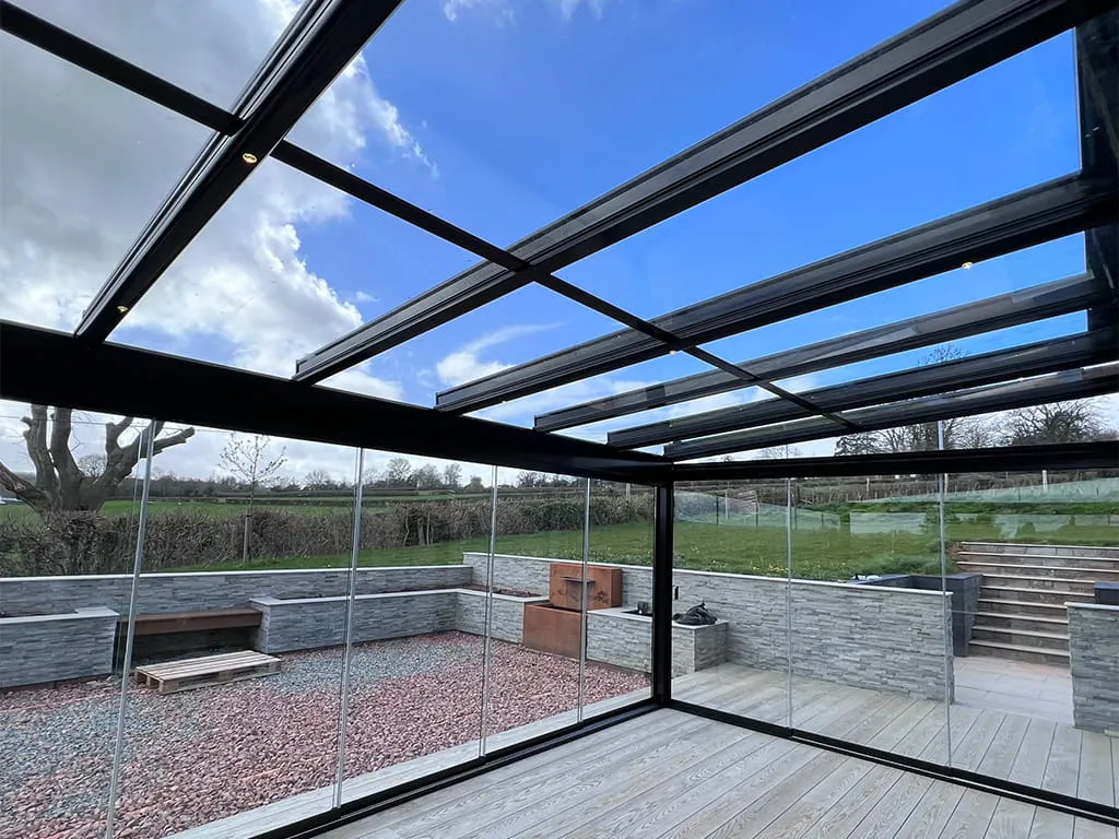 Keep your outdoor living space comfortable and stylish all year round with our latest installation of the Weinor Terrazza Sempra glass room and over awning. Installed by Cotswold Awnings and Pergolas in Ross-On-Wye.